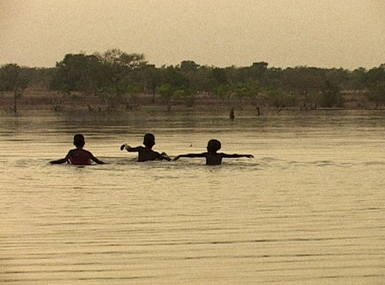 
	Frédéric Savoye e Wolimité Sié Palenfo,&nbsp;Memoire entre deux rives, 2002. Vídeo, 90'&nbsp;
