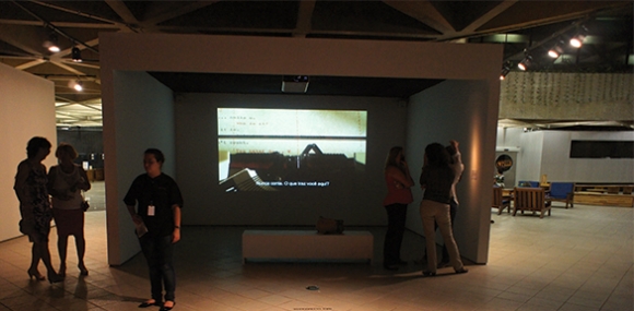 
	Vista da exposição Itinerância Videobrasil em Santos
