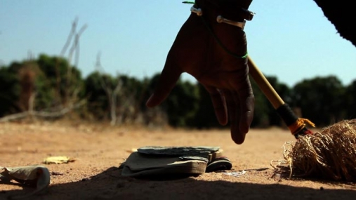 Videostill de Dankumba, de Bakary Diallo, exibido na edição mais recente da bienal (2012)
