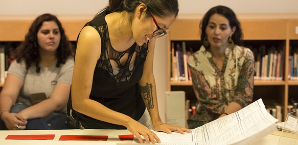 Photo from the workshop with Ting-Ting Cheng, artist participating in the 19th Festival. The meetings with artists represent new possibilities of interpretation and contact with their poetics
Photo: Tiago Lima


